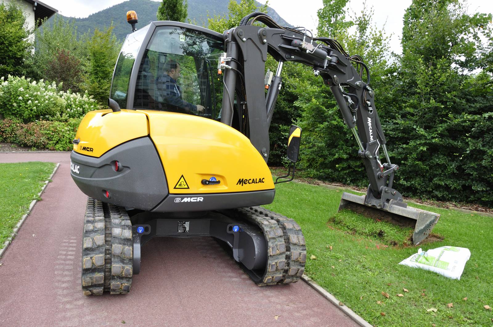 Terrassement à Salon de Provence - MAUREL TP vous propose ses services pour tous vos travaux de terrassement et assainissement, Bouches-du-Rhône